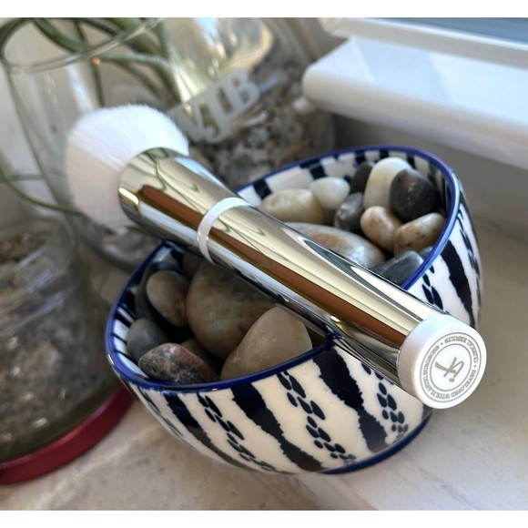 iT Cosmetics Heavenly Skin CC+ Skin Perfecting Brush #702 Flawless Foundation - Picture 10 of 12